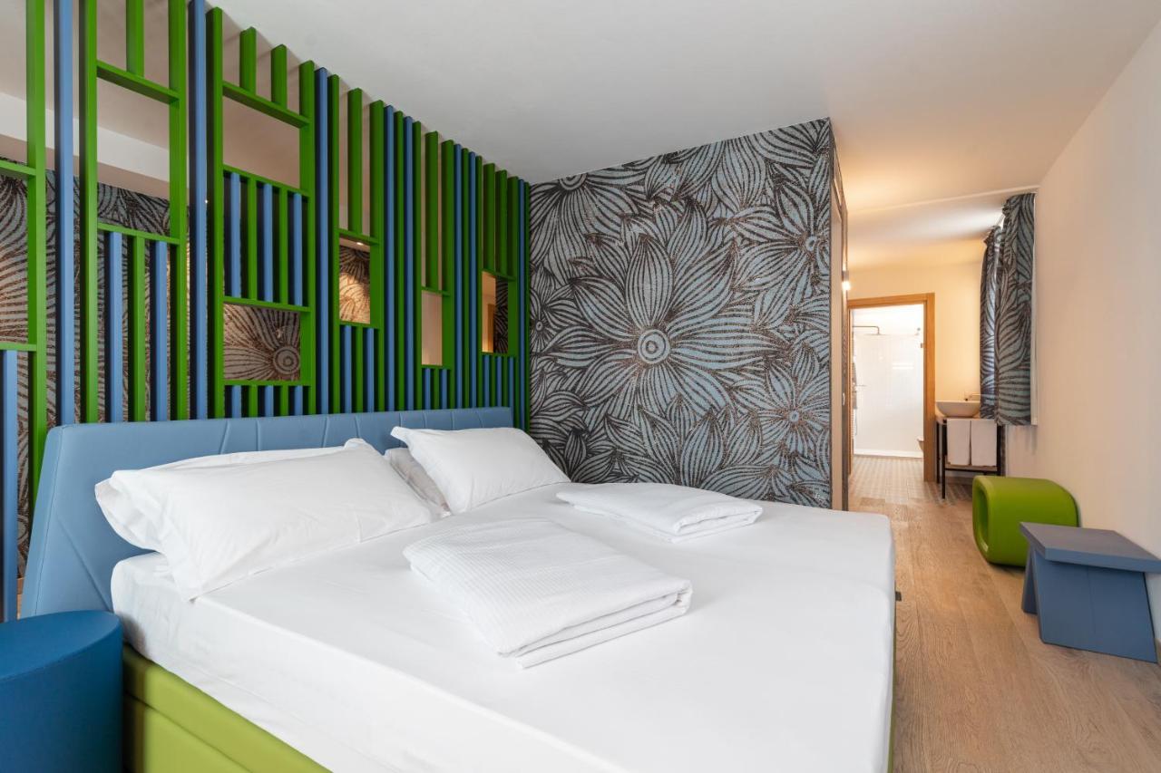 Holiday IV Gardan Riva del Garda Zimmer foto
