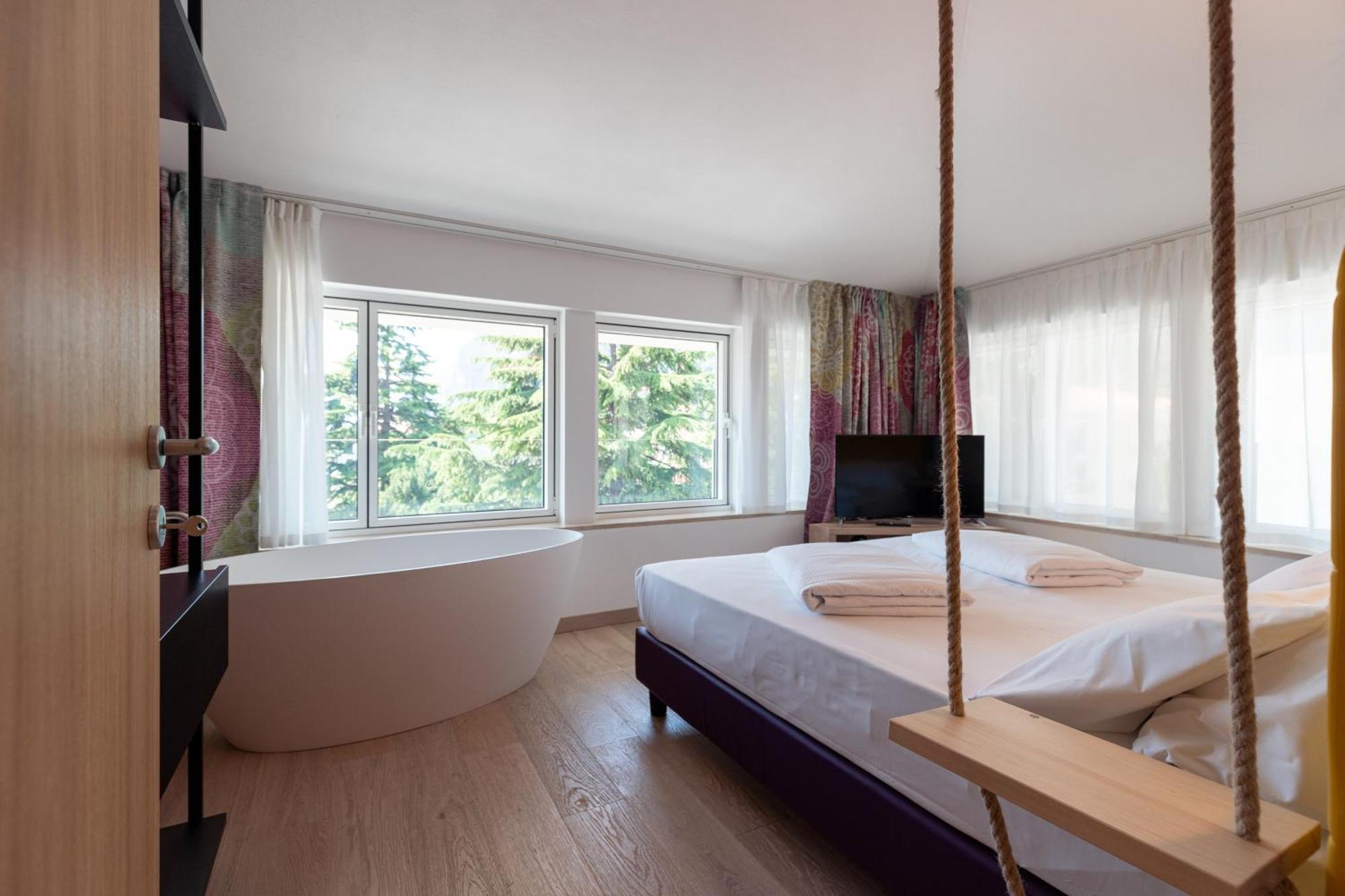 Holiday IV Gardan Riva del Garda Zimmer foto