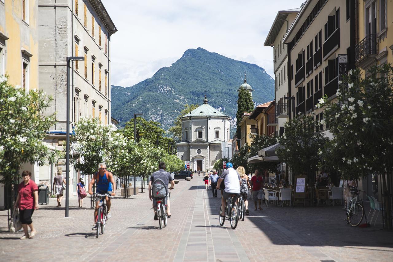 Holiday IV Gardan Riva del Garda Exterior foto